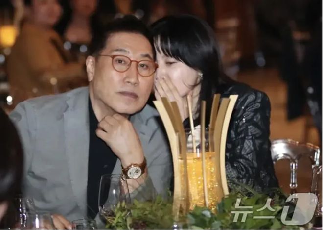 恩爱73岁老公最强逆龄：零皱纹。j9九游会入口首页李英爱罕见秀
