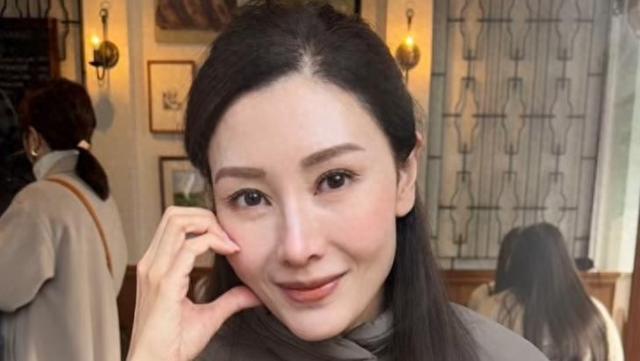 样嘴巴外翻又高又壮比妈妈李嘉欣还要高j9九游会登录许晋亨14岁儿子长变(图3)