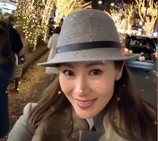 样嘴巴外翻又高又壮比妈妈李嘉欣还要高j9九游会登录许晋亨14岁儿子长变(图9)