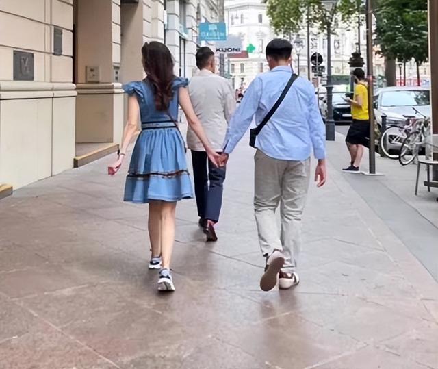 样嘴巴外翻又高又壮比妈妈李嘉欣还要高j9九游会登录许晋亨14岁儿子长变(图12)