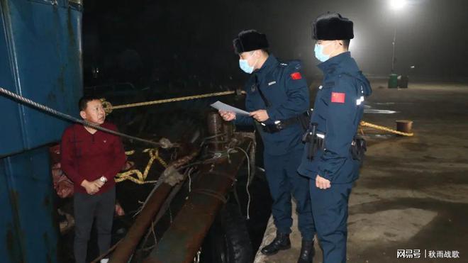 一人跳上菲船在黄岩岛惊心动魄的执法经历j9九游真人游戏第一平台中国海警孤胆(图7)