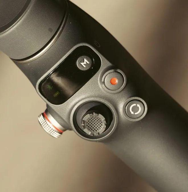 Moblie 7 Pro稳定器首发初体验！九游会登录j9入口549元！大疆OSMO(图6)